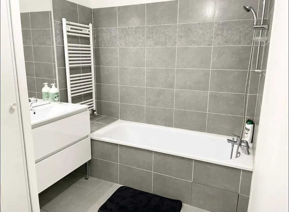 Appartement - Le Salengro 빌뢰르반